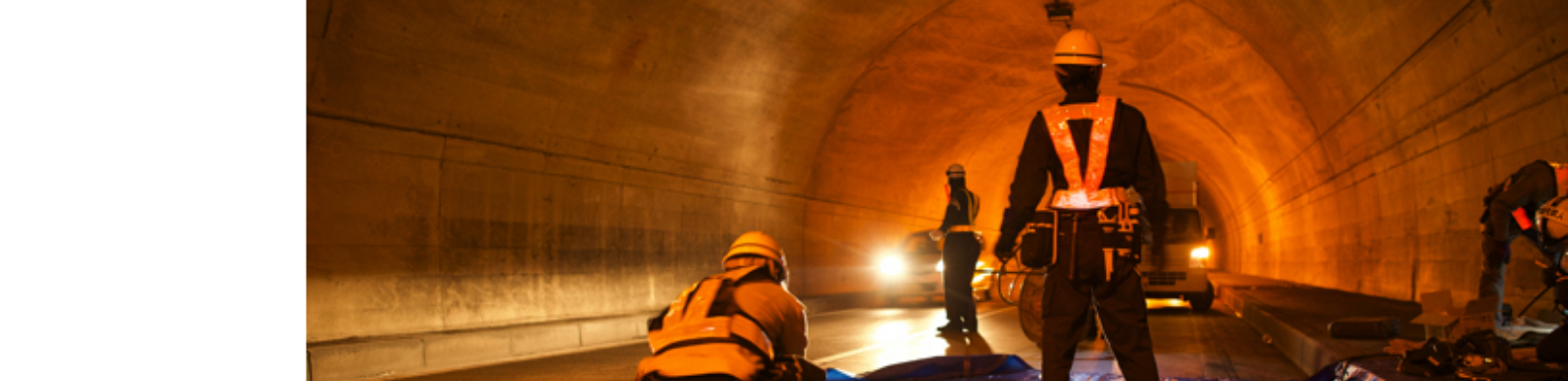 道路情報板、トンネル防災設備、CCTVなど 公共の安全を守る設備を支えています。